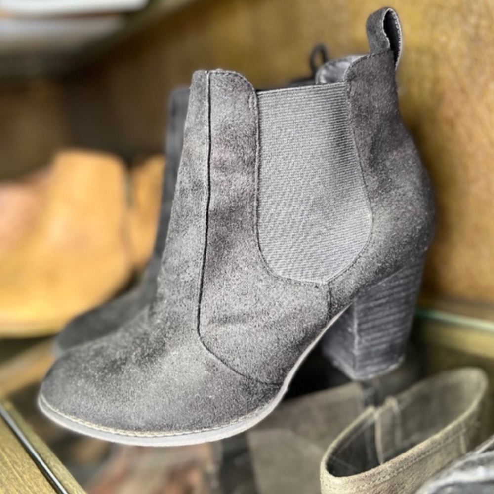 Reaction by Kenneth Cole Black Chunky Heel Ankle Boot - Picture 2 of 2